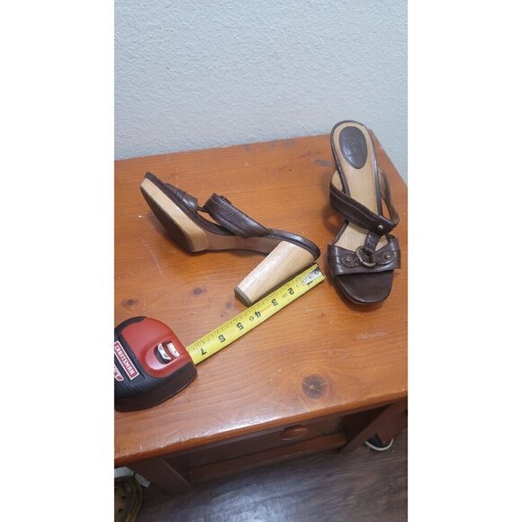 Frye gerry slide Brown Leather Heeled Sandals With Buckle Accents - Size 7.5 - Picture 10 of 11